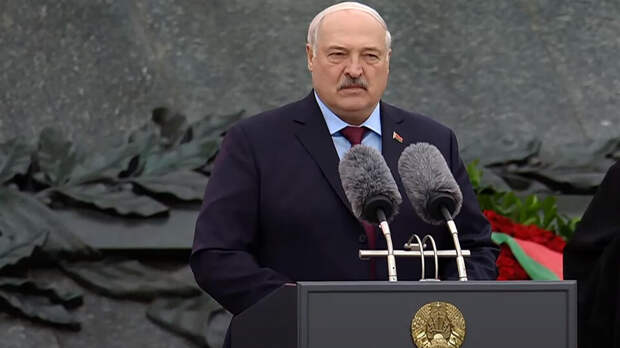 Лукашенко отметил готовность Запада пойти на сделку со злом "как в сороковых"
