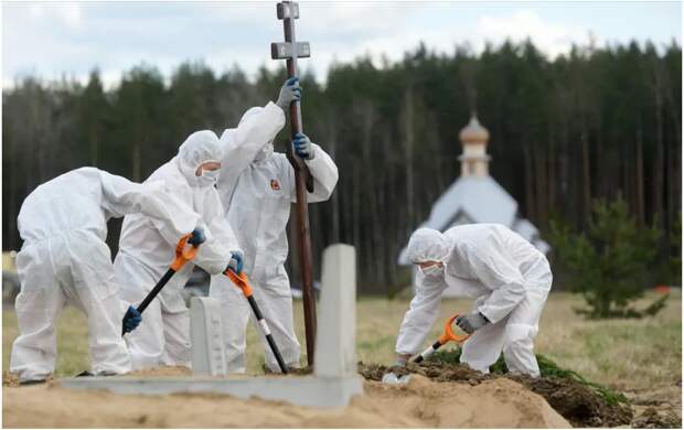 Теперь почти официально: Россия на первом месте по числу жертв коронавируса на душу населения. Это результат действий властей летом 2020 года