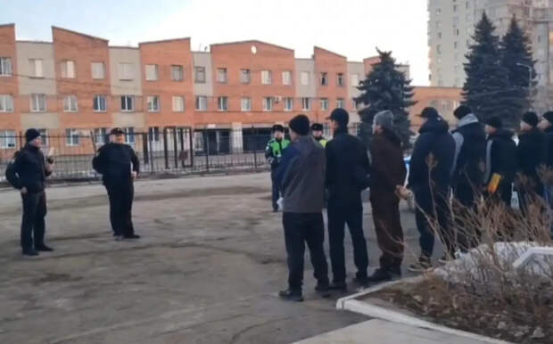 78 мигрантов-призраков выявили в челябинской квартире