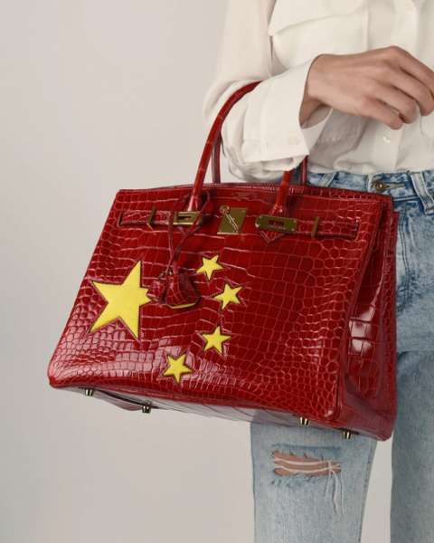 Новая сумка Hermès Birkin в цветах китайского флага