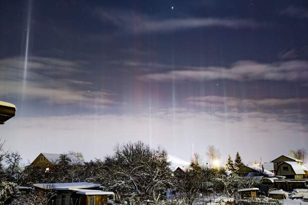 Небо над Ленобластью украсили световые столбы