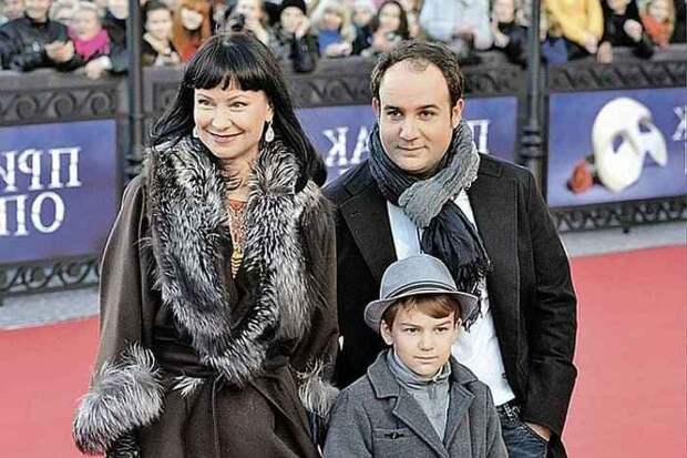 Актриса с мужем и сыном | Фото: visaforus.ru