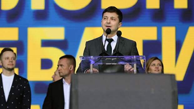 Кандидат в президенты Украины Владимир Зеленский во время дебатов с Петром Порошенко в НСК Олимпийский