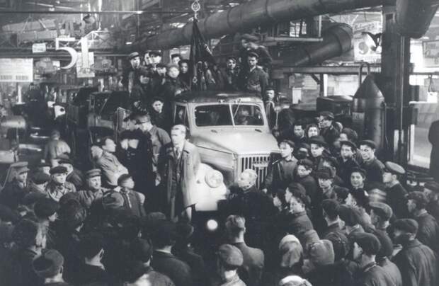 1948-й год: выпущен миллионный автомобиль марки ГАЗ – грузовик ГАЗ-51 СССР, автозавод