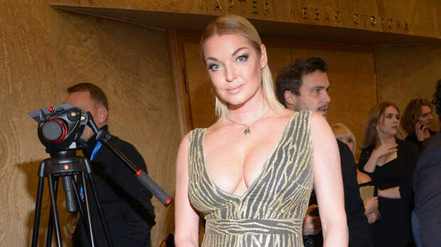 Волочкова отправилась к маме в Петербург вместе с бывшим возлюбленным Олегом