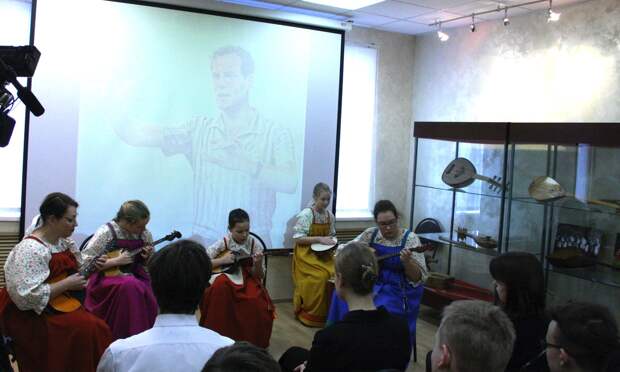 В Архангельске открылась выставка «Дивный мир народной музыки»