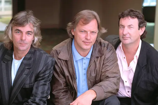 Pink Floyd  уходит из России