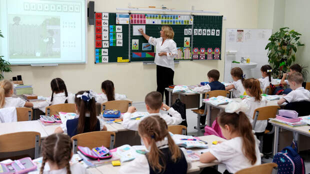 Минпросвещения: 11 лет обучения в школе отвечают потребностям детей