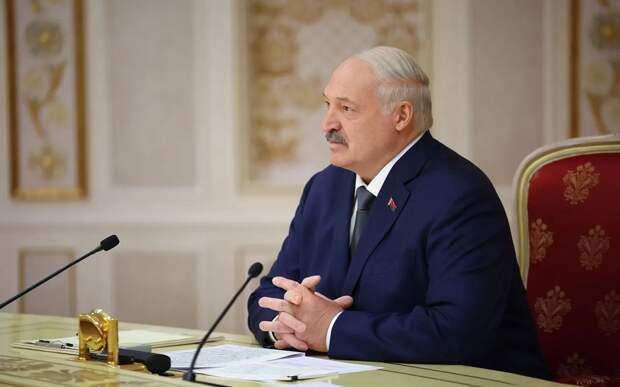 Губернатор Рязанской области подарил Лукашенко сборник стихов Есенина