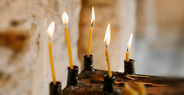 Священник Савченко объяснил, что означает погасшая свеча на крестном ходе