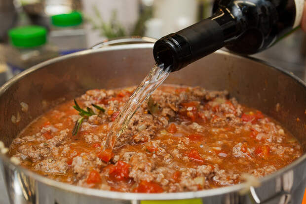 Рецепт мусаки по-гречески с баклажанами и мясом под соусом бешамель