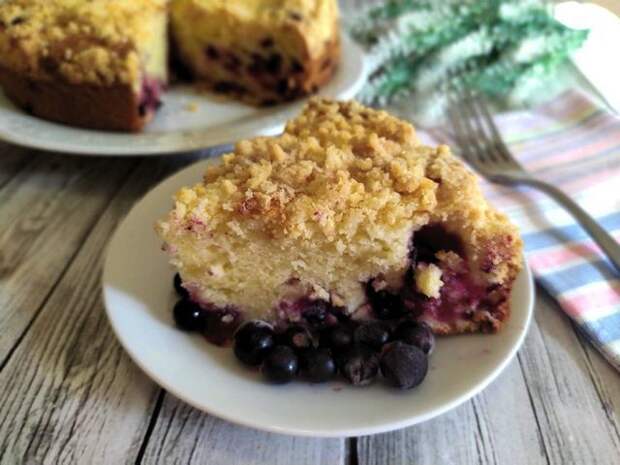 Фото к рецепту: Пирог со смородиной