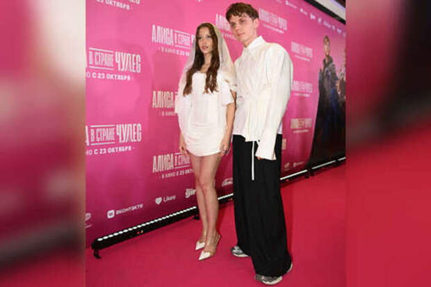 «У меня есть интуитивное ощущение… слишком прекрасно»: Ксения Собчак намекнула на пиар-роман Анны Пересильд и Вани Дмитриенко