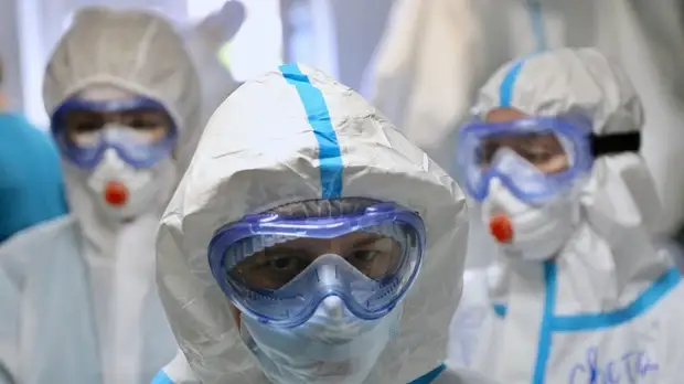 На допвыплаты медикам и соцработникам направят 11 млрд рублей