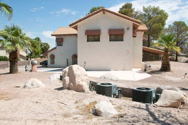 5000-sq-ft-cold-war-bunker-underneath-suburban-house-in-las-vegas-4