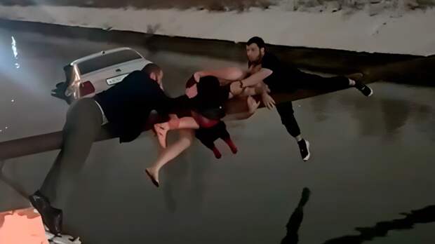 В Британии восхитились спасением матери с ребенком из тонущего такси в Махачкале