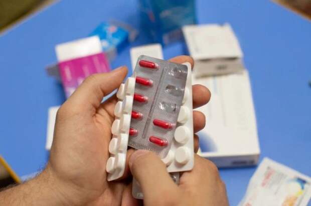 В РФ продлили на два года особый порядок продажи зарубежных лекарств