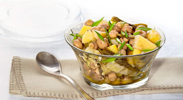 Картофельный салат с маринованными шампиньонами. \ Фото: google.ru. Картофельный салат с маринованными шампиньонами. \ Фото: google.ru.