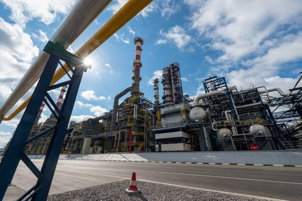 "Ъ": правительство России решило отложить сокращение выплат нефтеперерабатывающим заводам