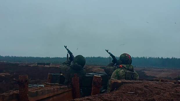 Мобильные огневые группы резервистов отработали борьбу с дронами в ЛенВО