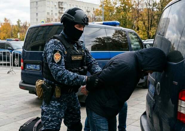 Двоих мужчин будут судить за подготовку терактов в Крыму по заказу Украины