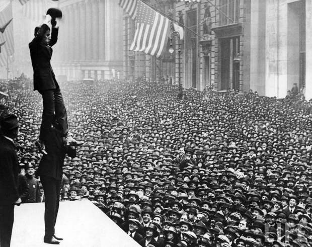 Чарли Чаплин 1918 год историческое фото, история