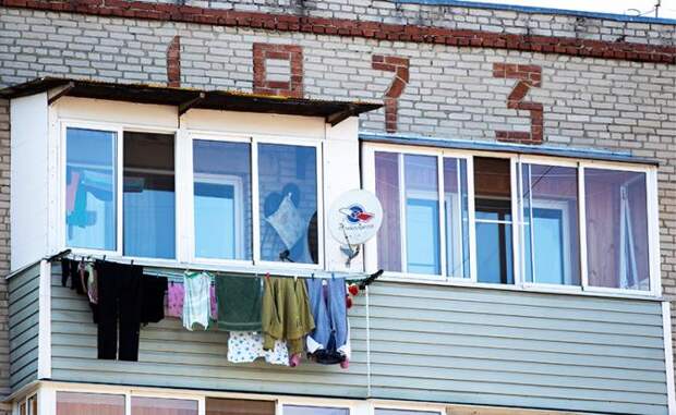 Обложили красными флажками, как волков: Теперь россиян предупредили о штрафах за сушку белья в многоэтажках