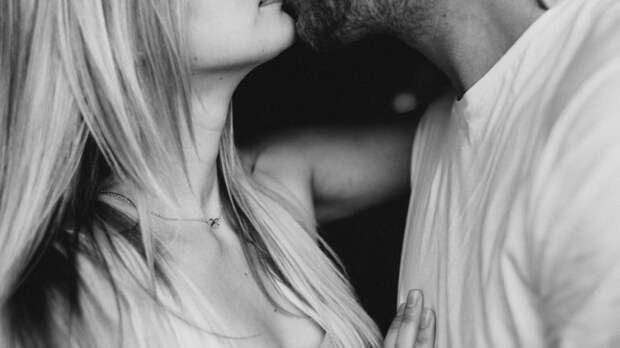 В России предложили штрафовать женатых сотрудников за флирт на работе