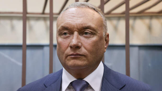 Генпрокуратура просит суд взыскать 609,5 млн руб. с бывшего сенатора Савельева