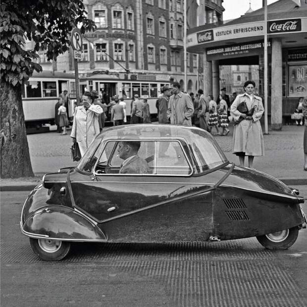 За рулем Messerschmitt Kabinenroller, Германия, 1955 год.