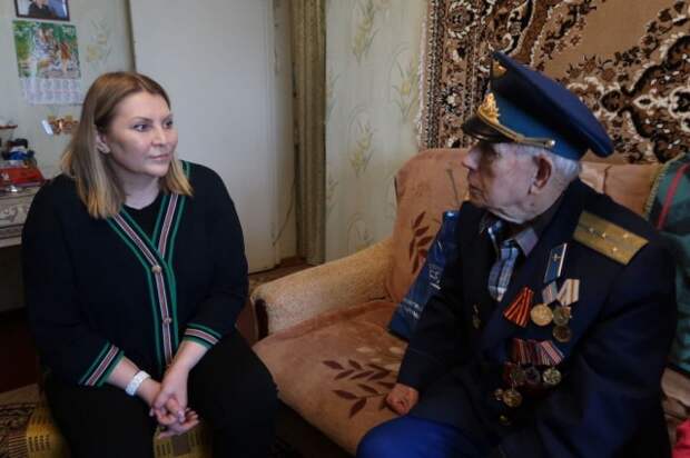 Сладости от ´Красного пищевика´ - в подарок ветеранам войны, живущих в Ленинградской области