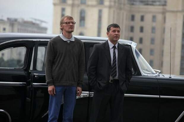 Алексей Серебряков и Никита Салопин в фильме «ПираМММида», 2011 год (https://24smi.org)