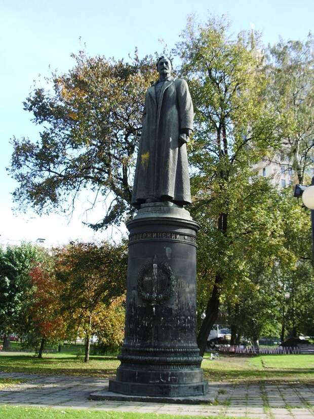 Молодежь «только за» вернуть памятник Дзержинского на Лубянку