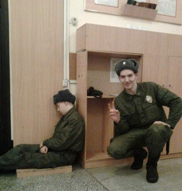 С товарищем по несчастью армия, оружие, плац, прикол, пхд, россия, солдат, юмор
