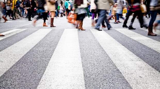 Штраф за непропуск пешеходов увеличен до 1500-2500 рублей