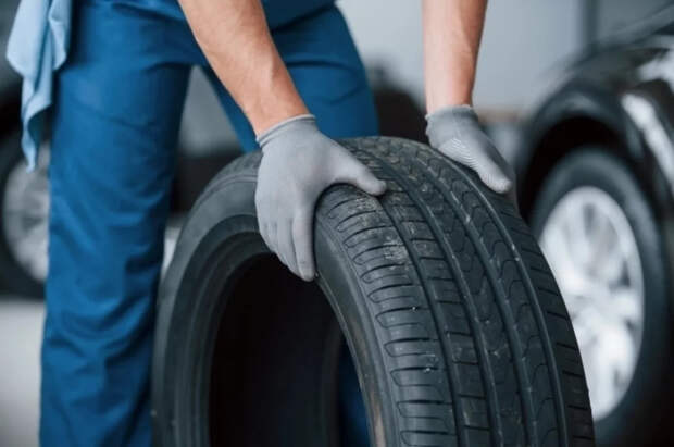 Автоэксперт Осипов предупредил о риске езды на летних шинах в заморозки