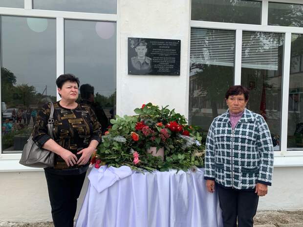 В Красногвардейском районе установили мемориальною доску герою СВО