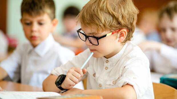 kp.ru: 83% россиян считают, что детям нельзя использовать ИИ для учебы