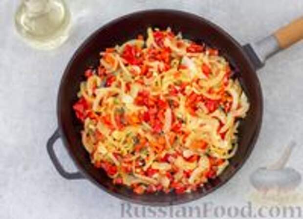 Фото приготовления рецепта: Шакшука с мясным фаршем - шаг №3