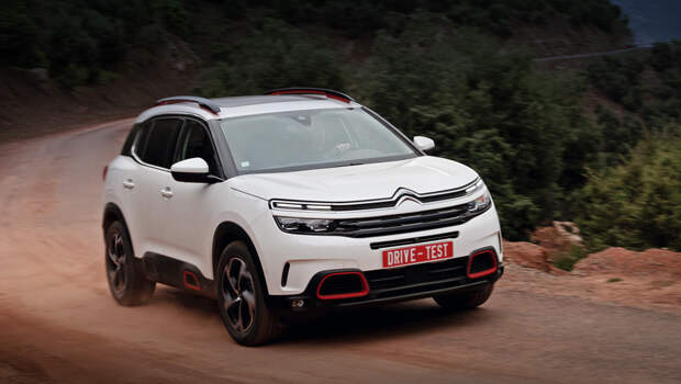 Citroen c5 aircross. Глядя на цены соплатформенников Peugeot 3008 и 5008, предполагаю, что попадающий по типоразмеру между ними Citroen C5 Aircross будет стоить от двух миллионов рублей.