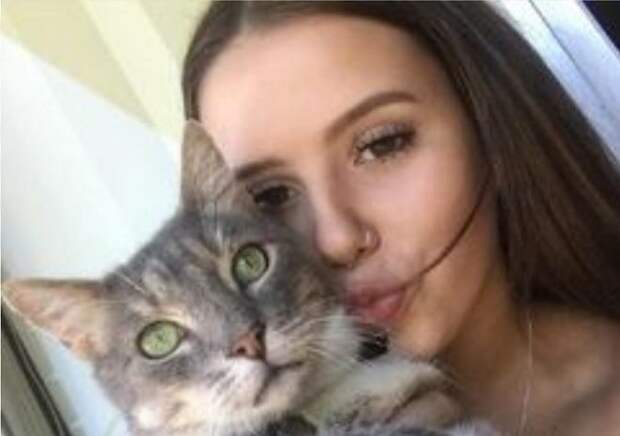 Кошка с хозяйкой Девушка с кошкой