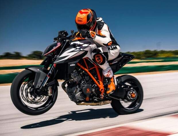 KTM 1290 Super Duke – австрийский мотоцикл с 1,3-литровым мотором. | Фото: totalmotorcycle.com.