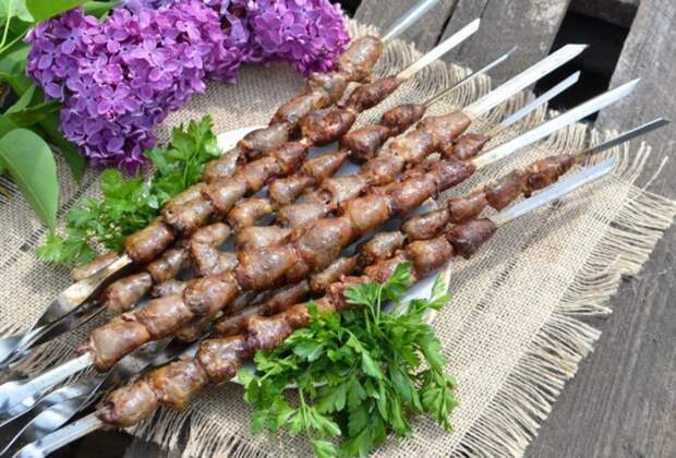 Шашлык из куриных сердечек. \ Фото: hozoboz.com. Шашлык из куриных сердечек. \ Фото: hozoboz.com.