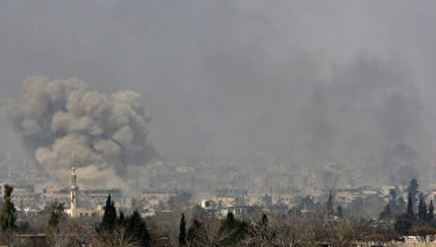 Дым после ударов в Восточной Гуте на окраине столицы Дамаска