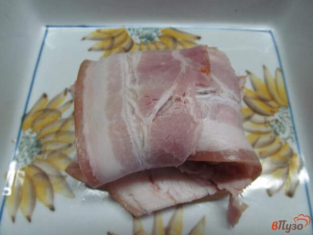 Фото приготовление рецепта: Запеченная куриная грудка с сыром в беконе шаг №3