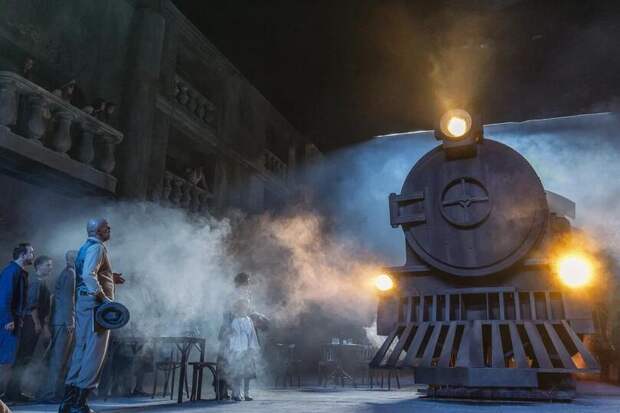 Лазарев, Домогаров и Аверин поставили публике «неприличное» предложение