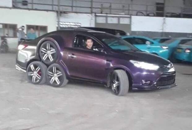 Странные автомобили и необычный транспорт на дорогах
