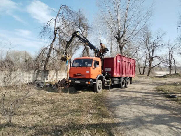 В Майкопе продолжается ликвидация стихийных свалок