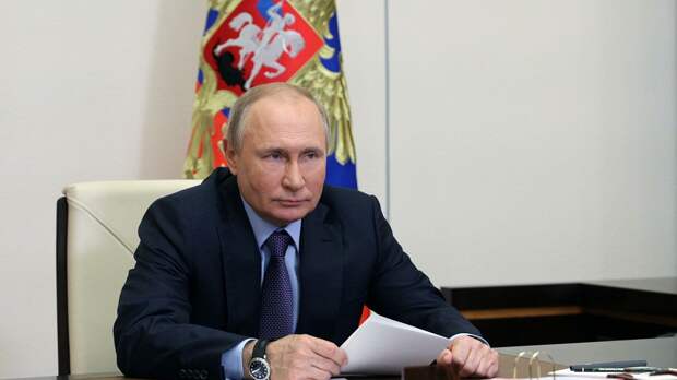Путин поручил дать право на пособие на ребенка опекуну 