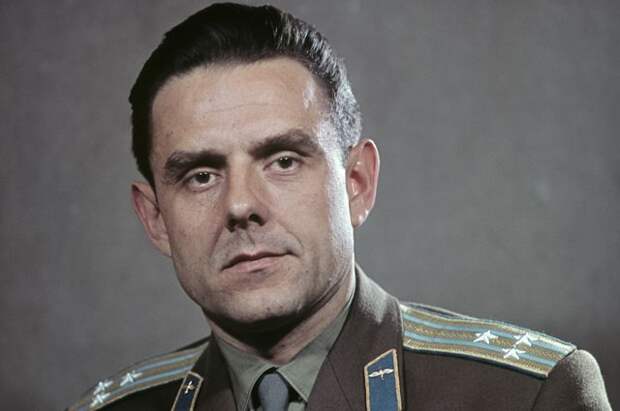 Владимир Михайлович Комаров (1927-1967), летчик-космонавт СССР, инженер-полковник.